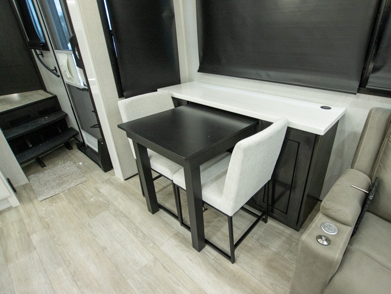 2026 Jayco Pinnacle 32RLTS - Image 14