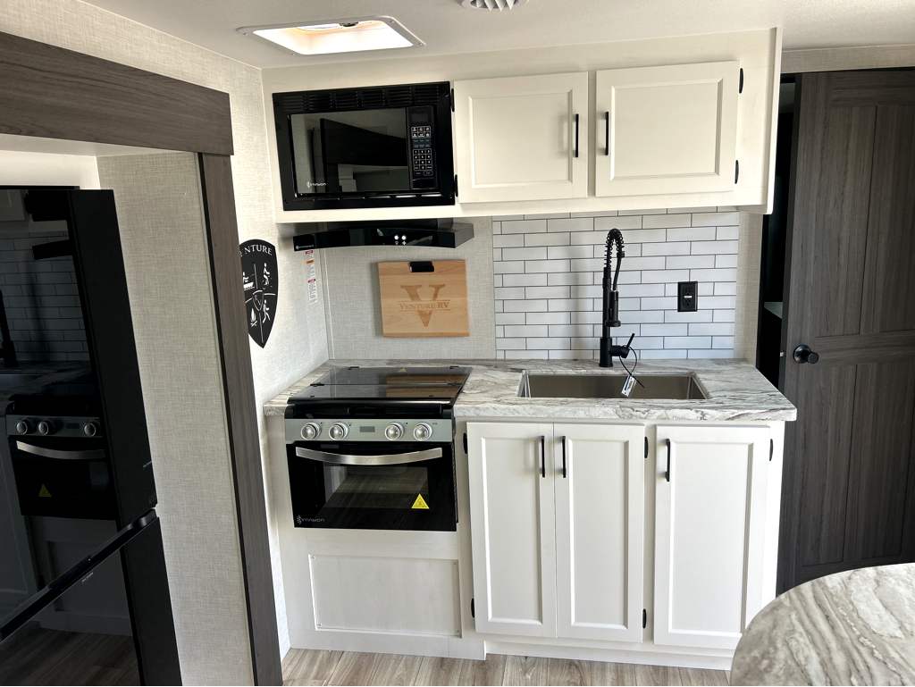 2026 VENTURE RV STRATUS 302VBH - Image 12