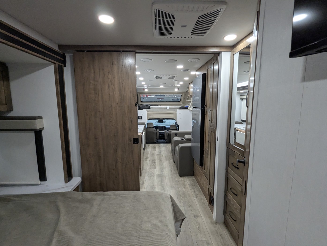 2026 Entegra Coach Esteem XL 32U - Image 31