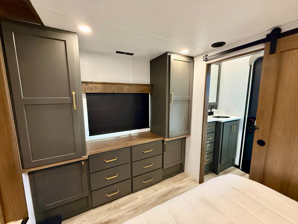 2027 High Country 391TB - Image 26