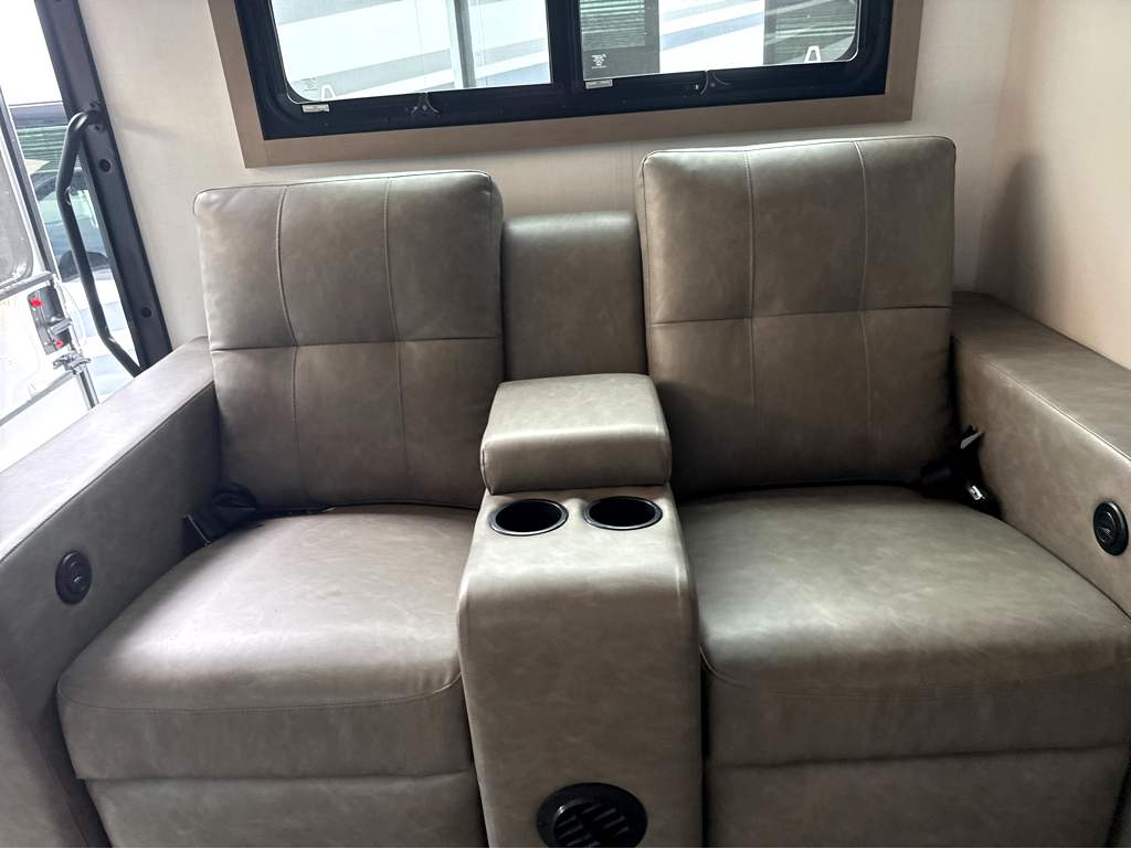 2027 ENTEGRA COACH ESTEEM XL 32U - Image 12