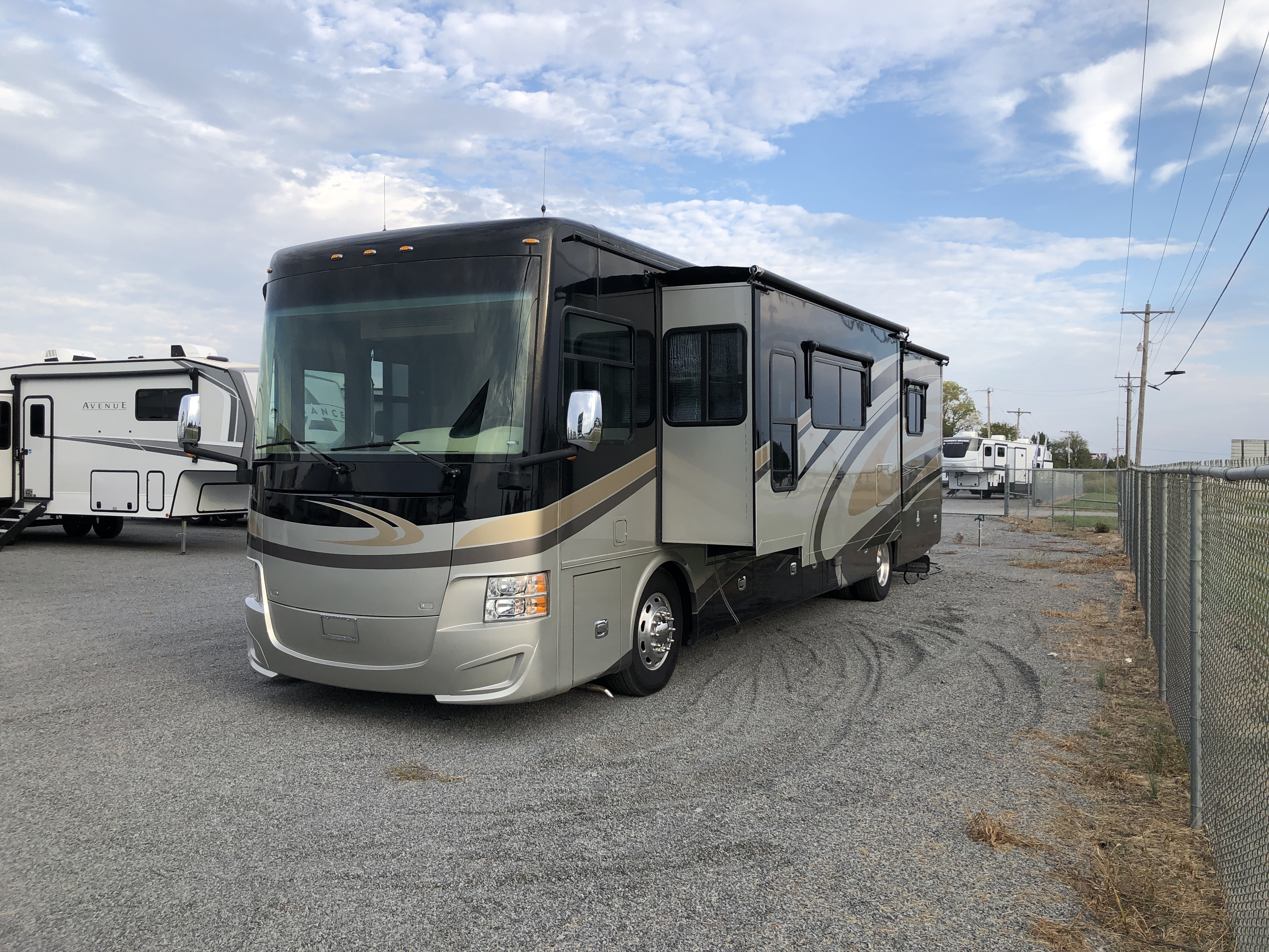 2017 Tiffin Allegro Red 38 QRA - Image 3