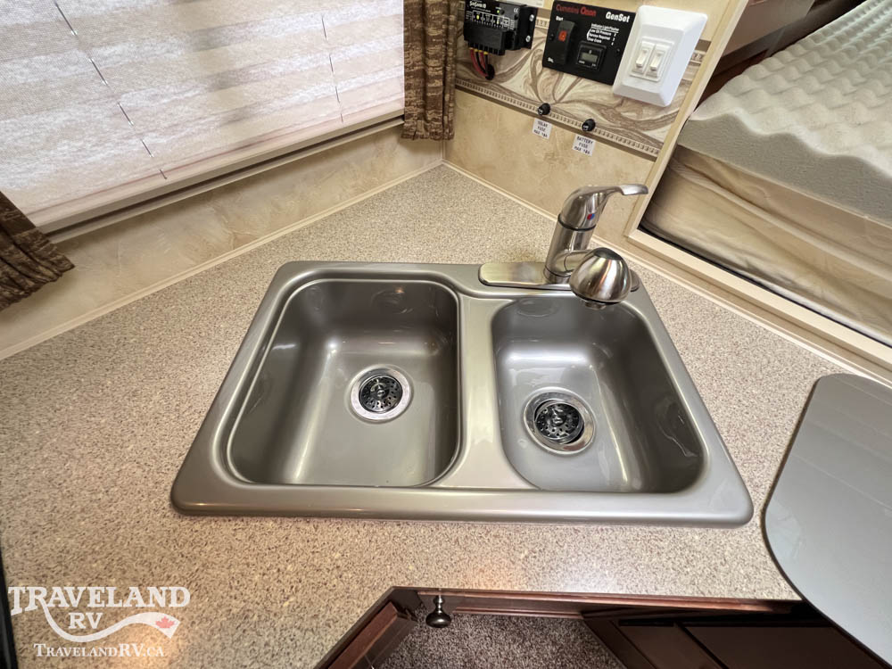 2012 NORTHWOOD ARCTIC FOX 811 - Image 19
