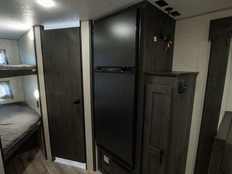 2022 KZ RV Sportsmen SE 231BHKSE - Image 12