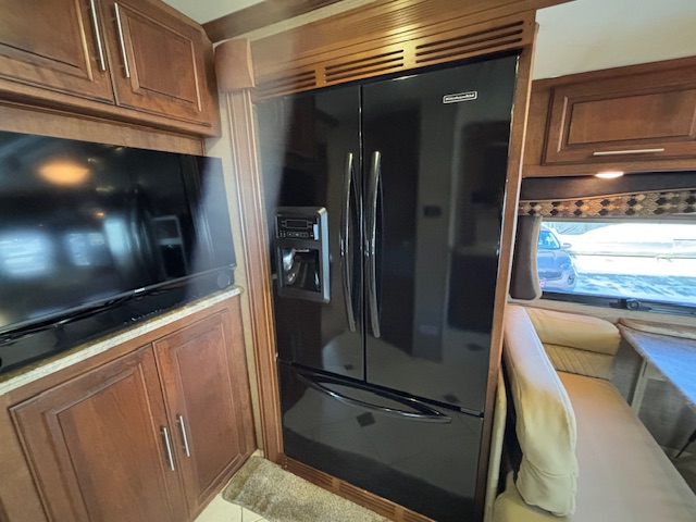 2014 Coachmen Cross Country 404RB - Image 22