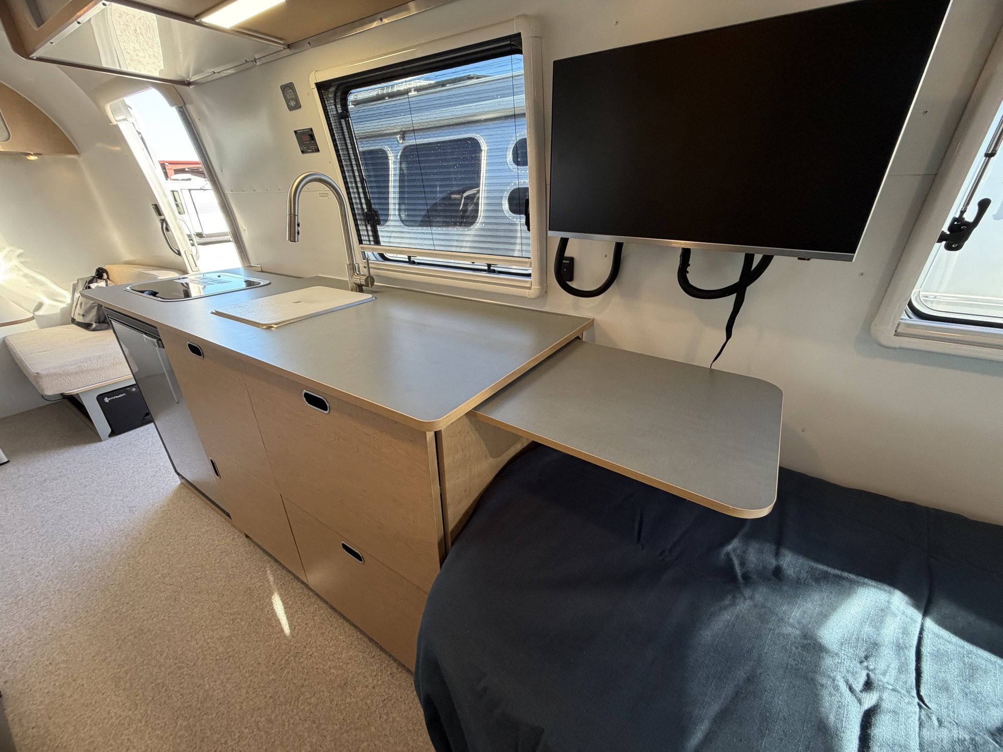 2026 AIRSTREAM WORLD TRAVELERUSA 22RB - Image 26