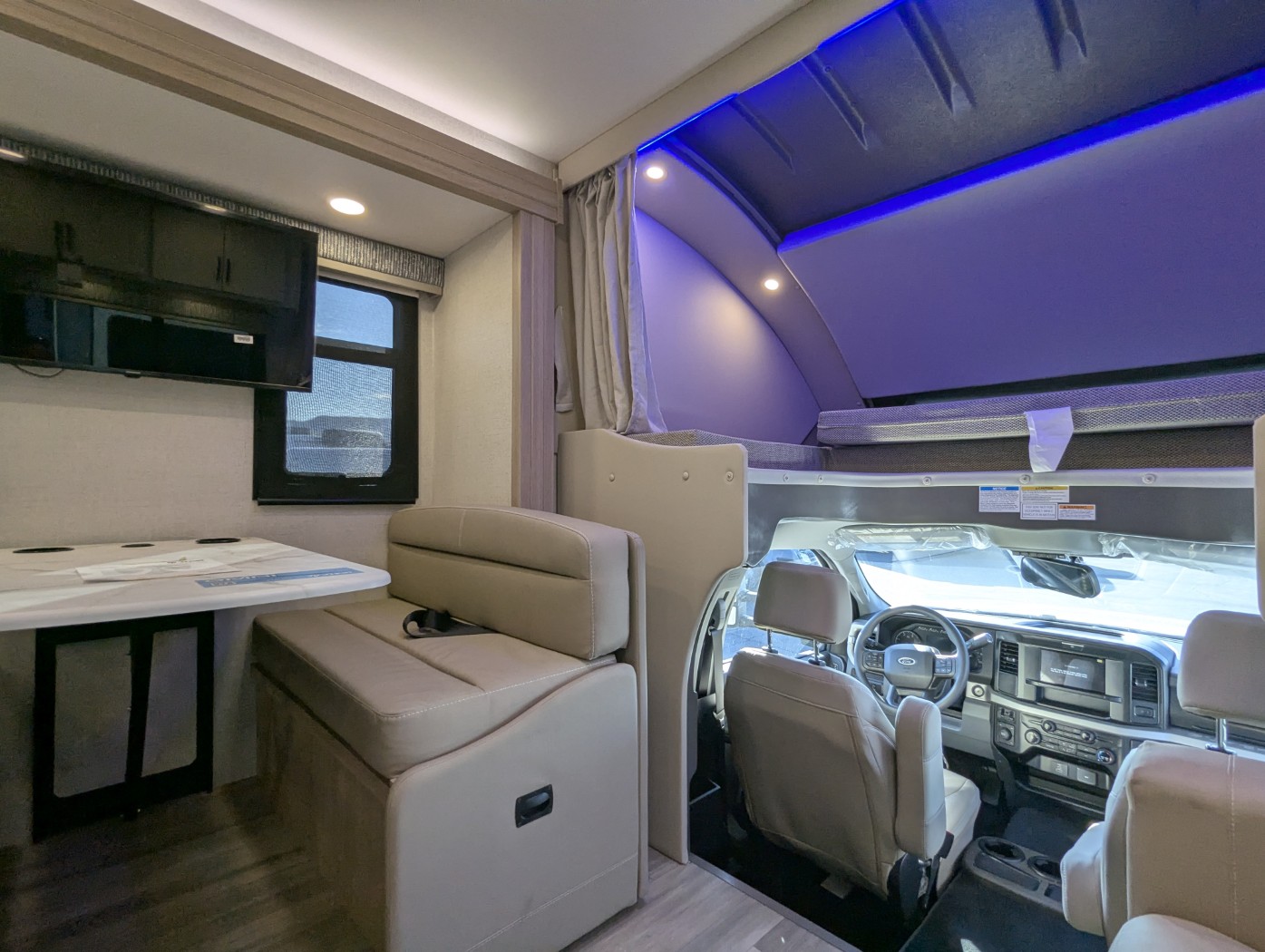 2027 Thor Motor Coach Omni Explorer X32 - Image 22