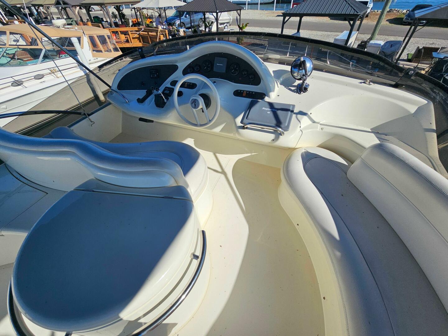 2003 Azimut 46 Motor Yacht - Image 11