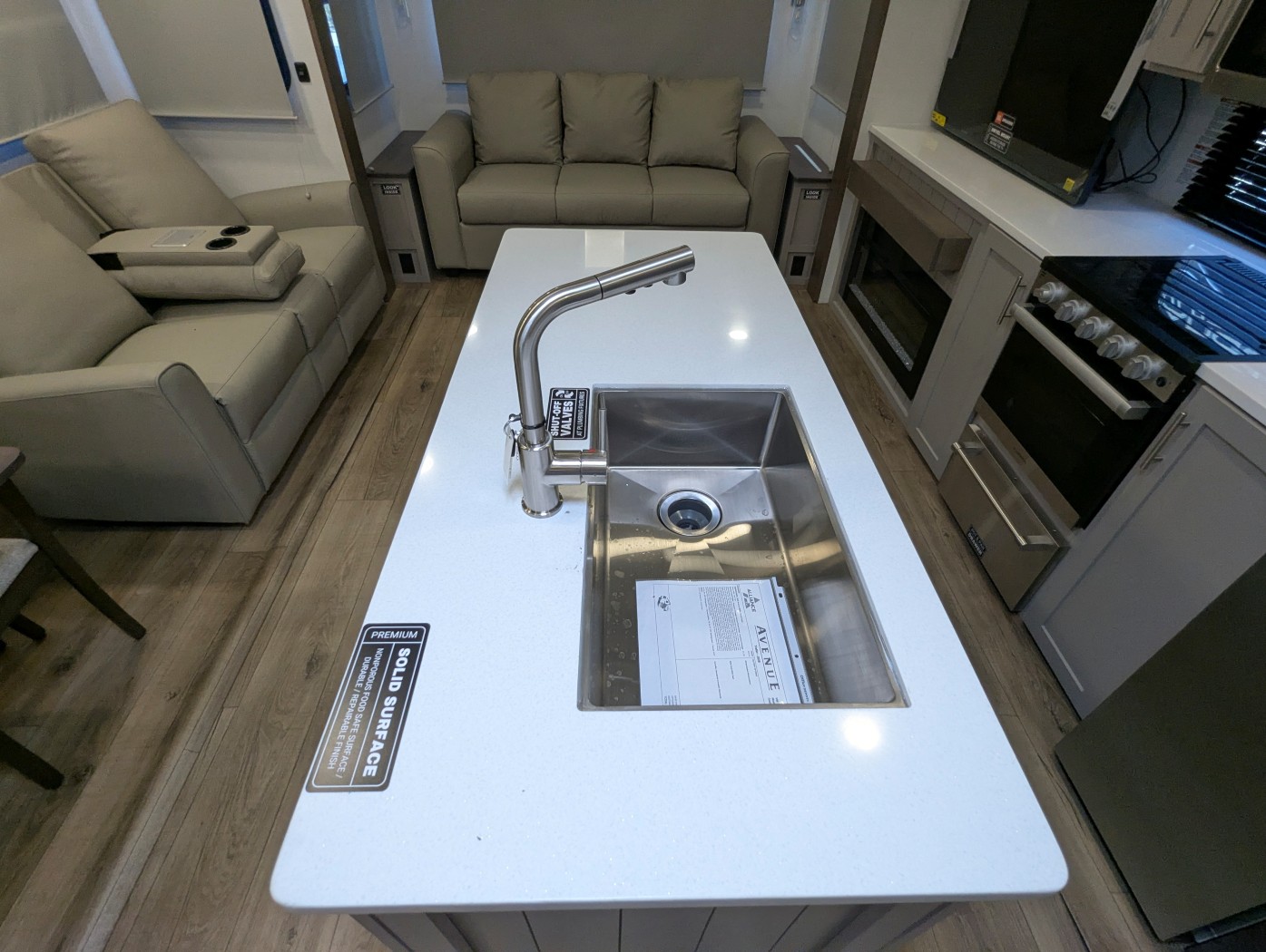 2026 Alliance RV Avenue 298RL - Image 21