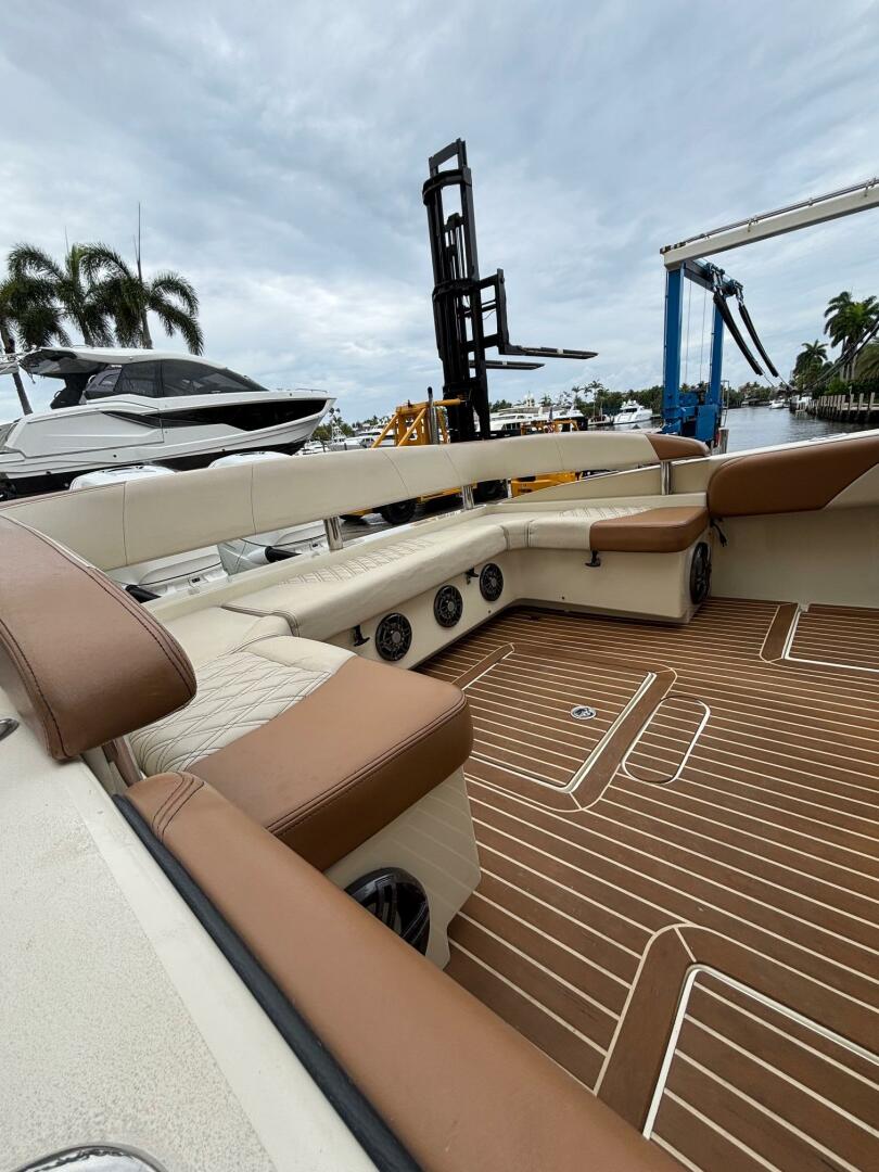 2013 Statement 35 Center Console - Image 32