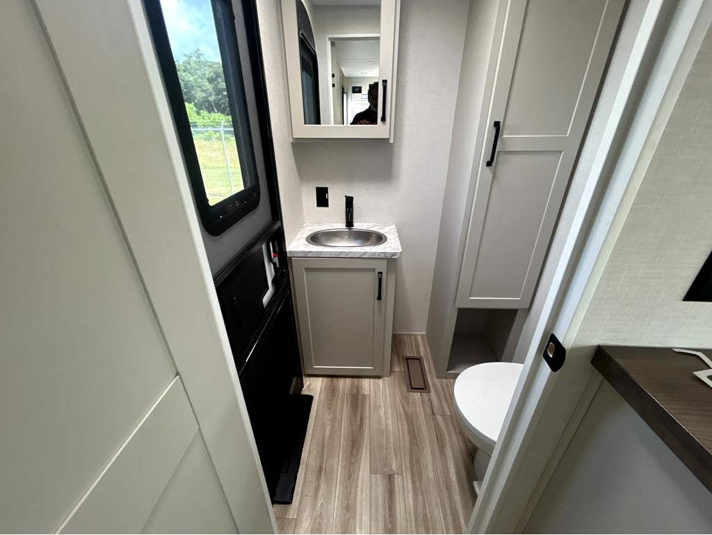 2027 VENTURE RV SPORTTREK 333VIK - Image 26