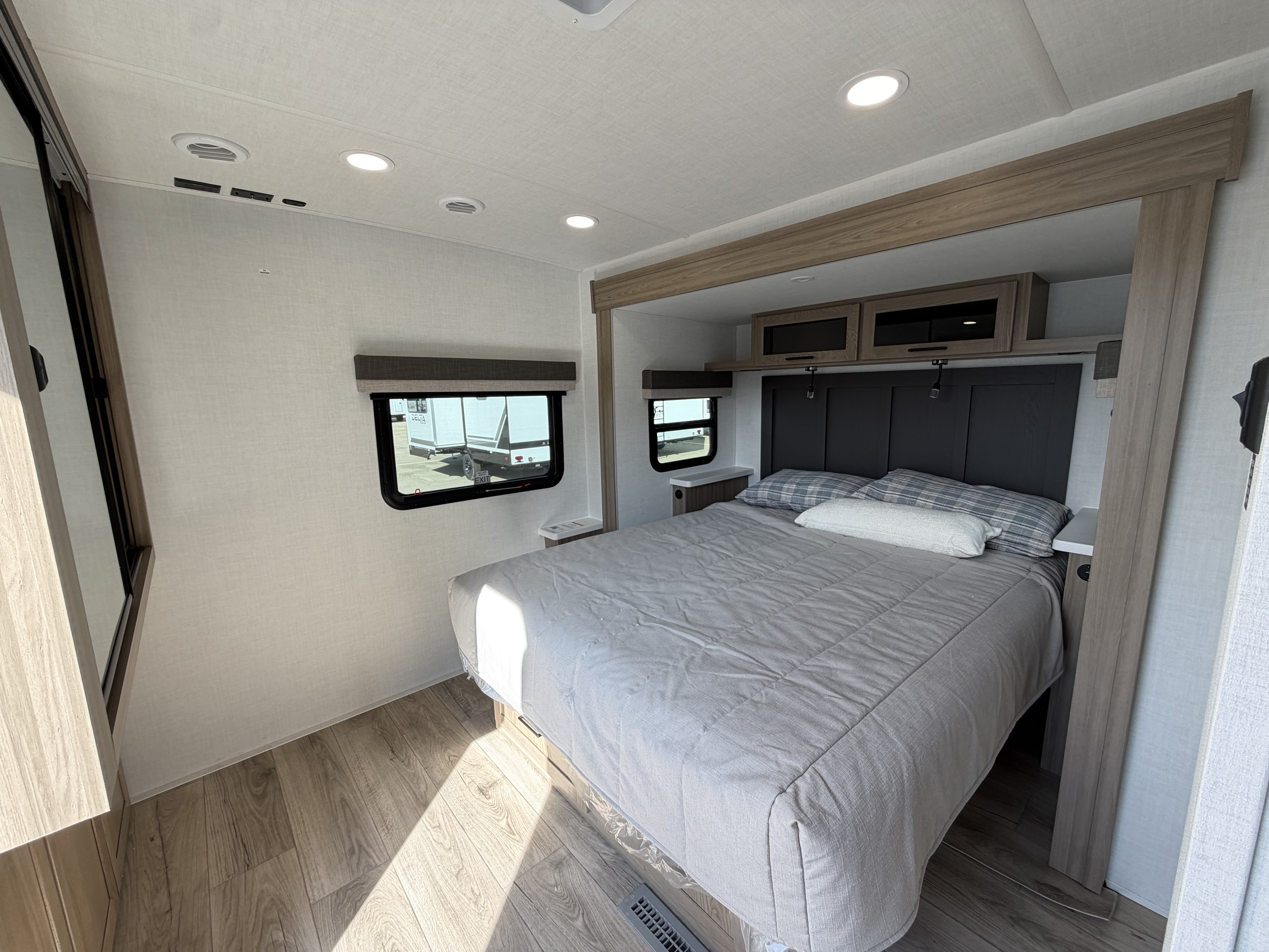 2027 Forest River Rockwood Ultra Lite 2608BS - Image 11