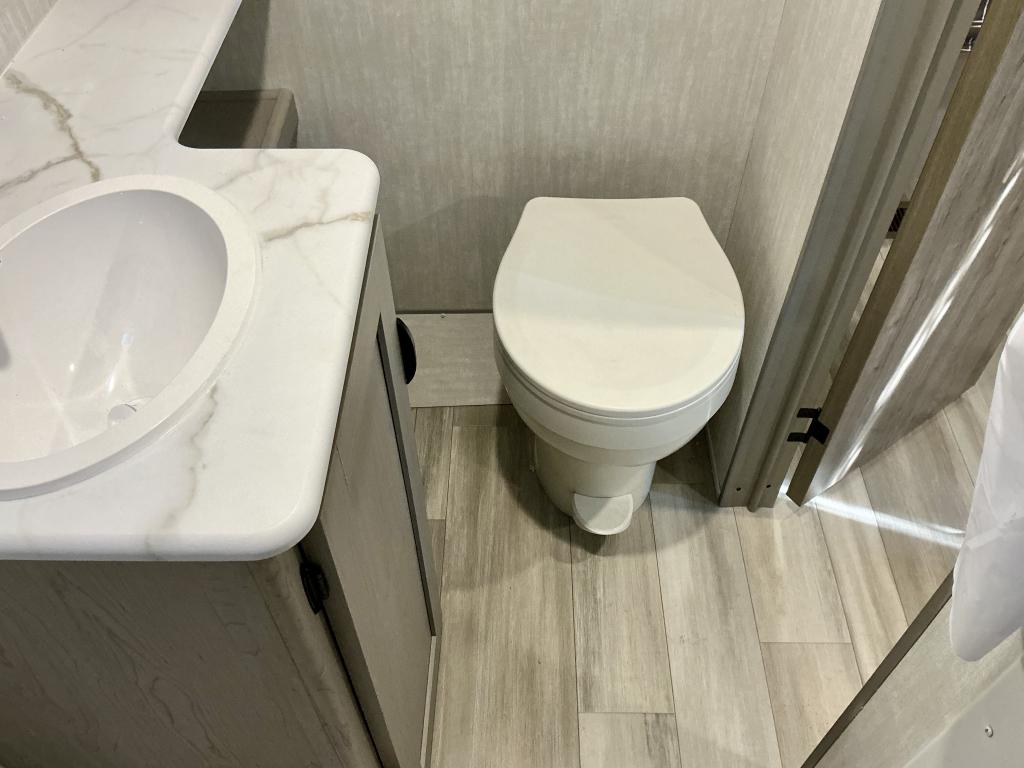 2025 COACHMEN 242MK - Image 21
