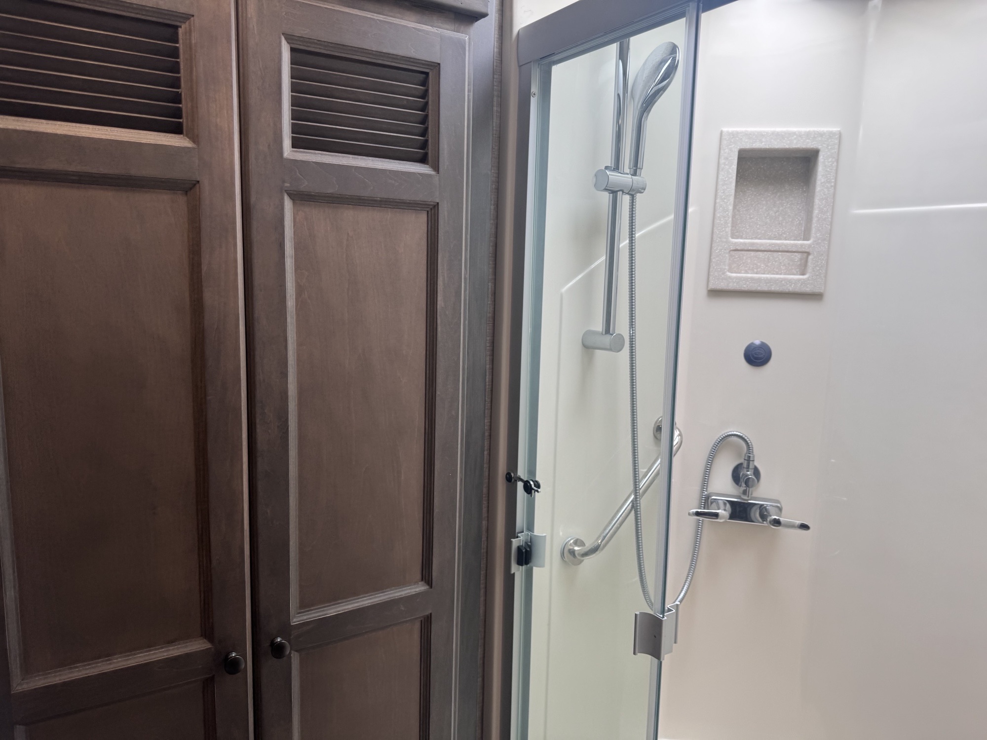 2023 TIFFIN ALLEGRO 34 PA - Image 17