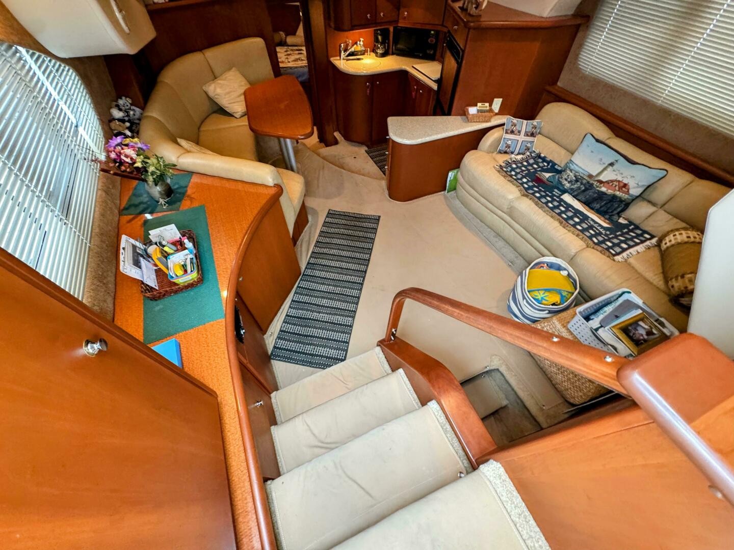 2005 Silverton 35 Motor Yacht - Image 25