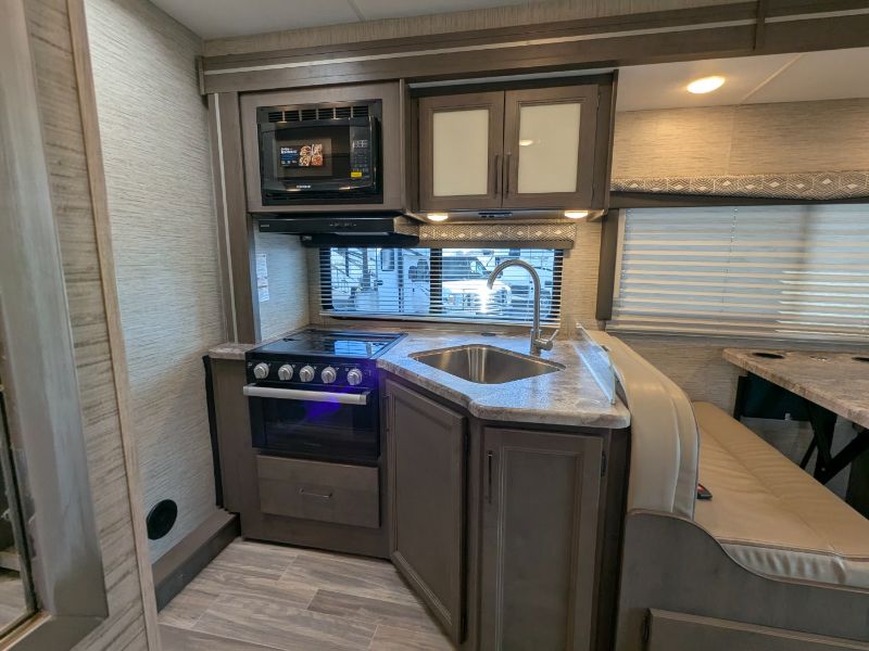 2024 Thor Motor Coach Four Winds 28Z - Image 13