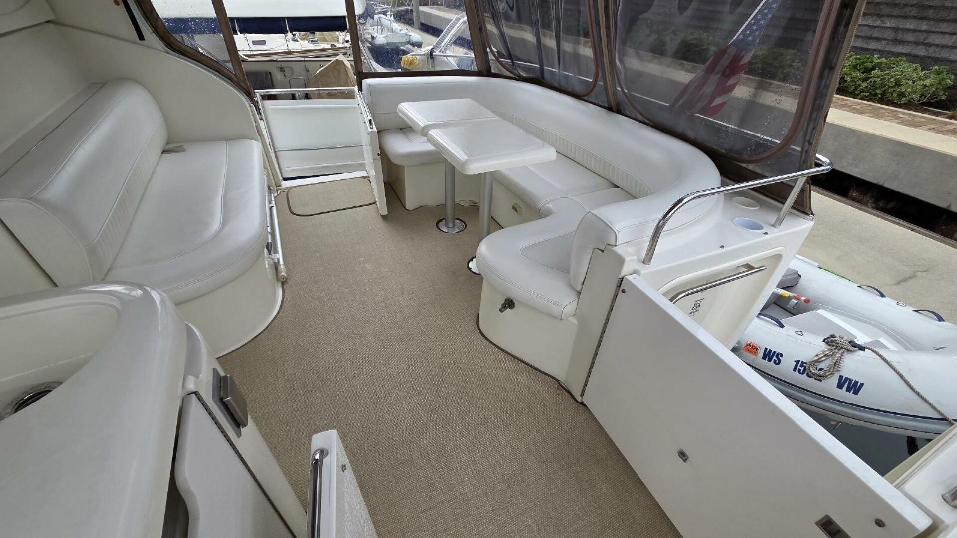 2000 Cruisers Yachts 4450 Express Motor Yacht - Image 14
