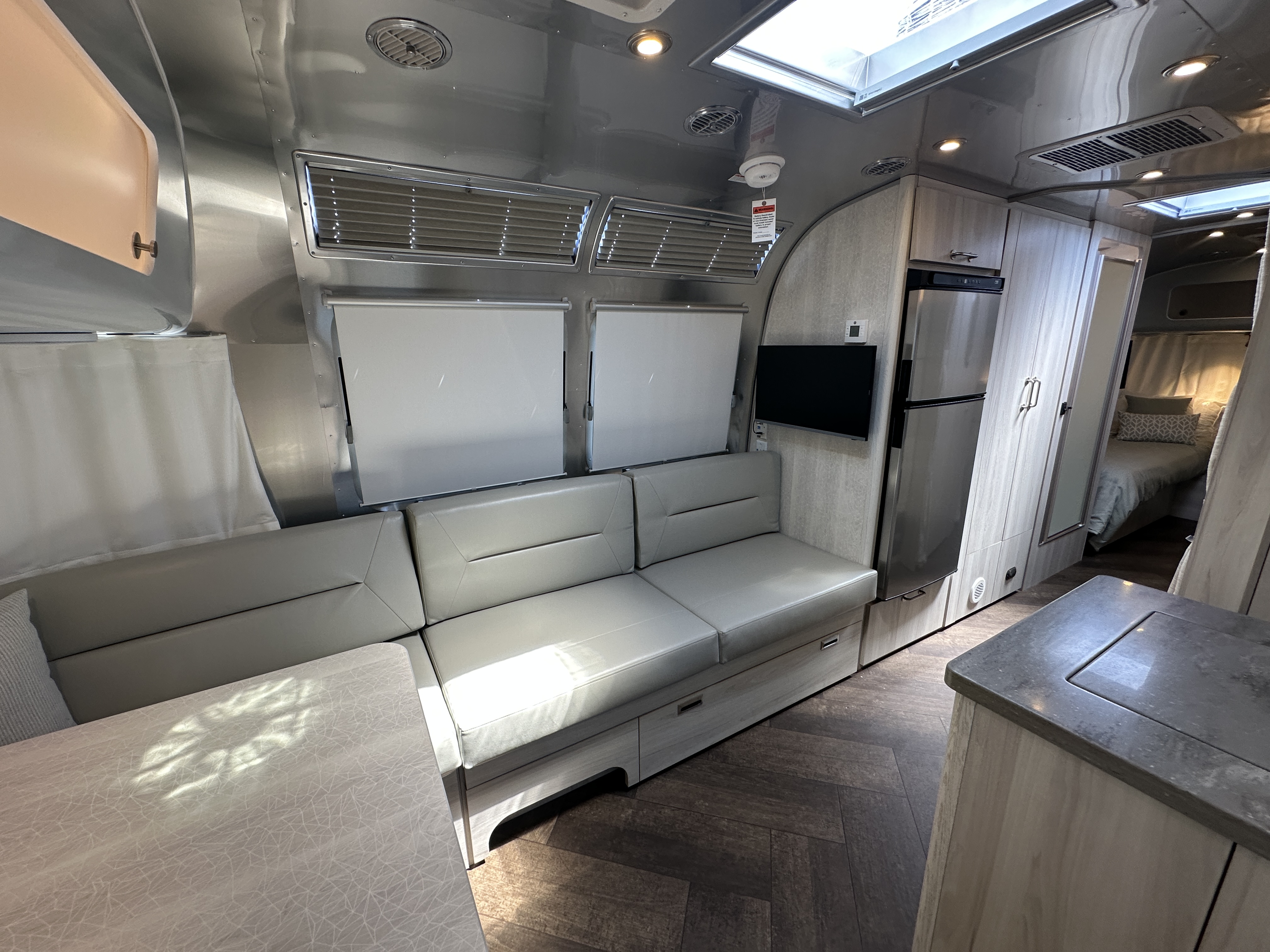 2026 Airstream International 27FB - Image 11