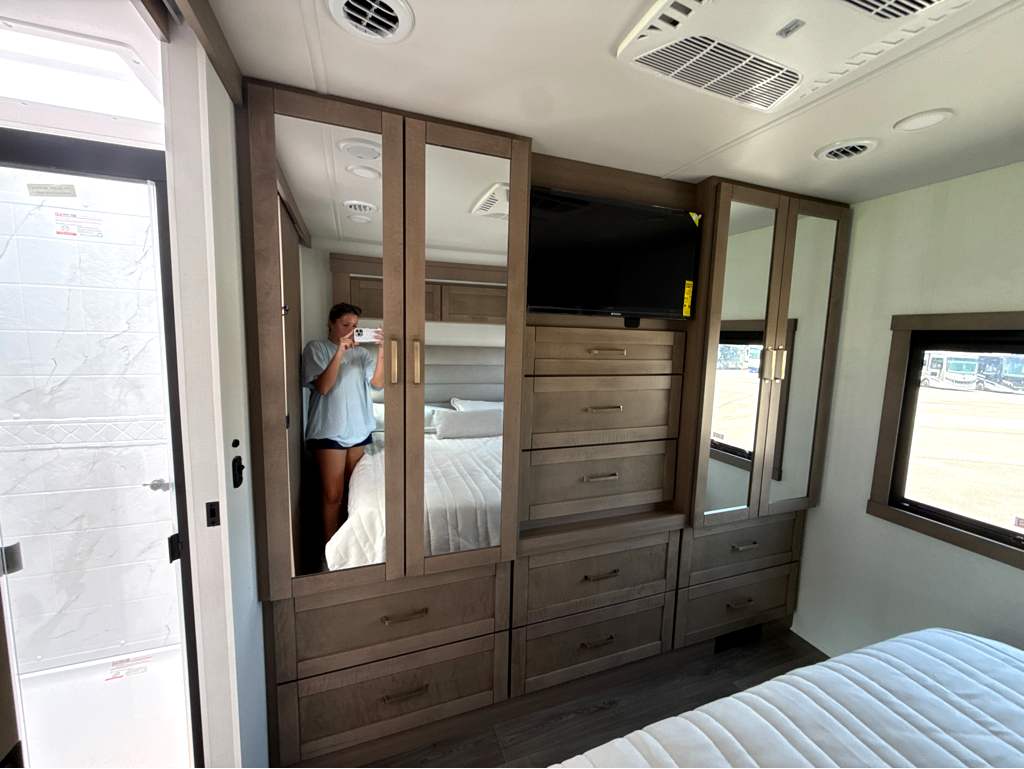 2027 ENTEGRA COACH VISION XL 31UL - Image 25