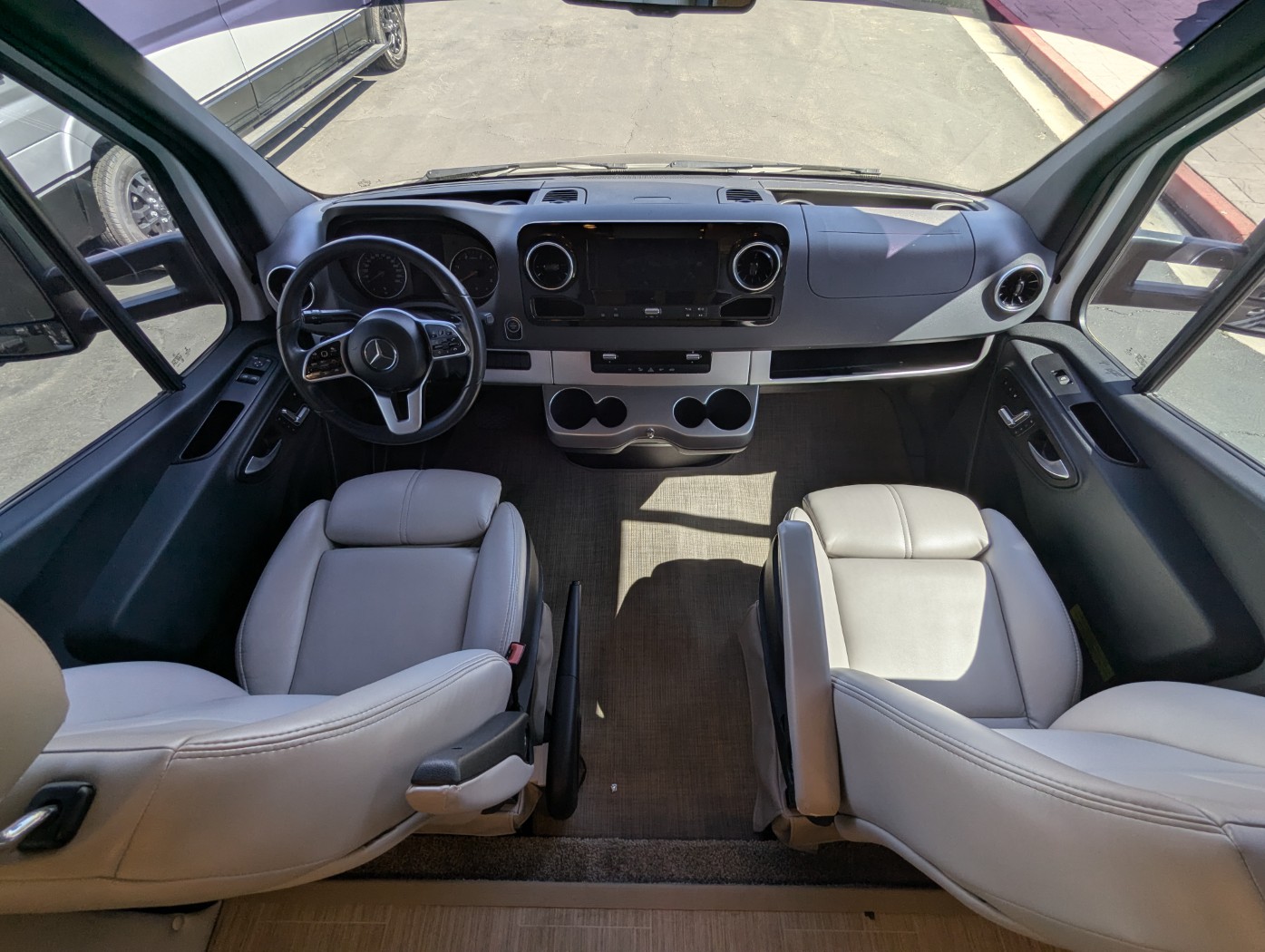 2022 Thor Motor Coach Delano Sprinter 24FB - Image 8