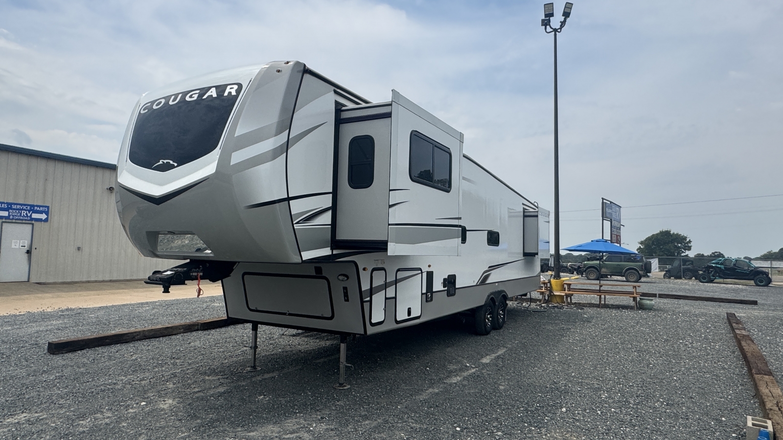 2023 Keystone Cougar East 354FLS - Image 3