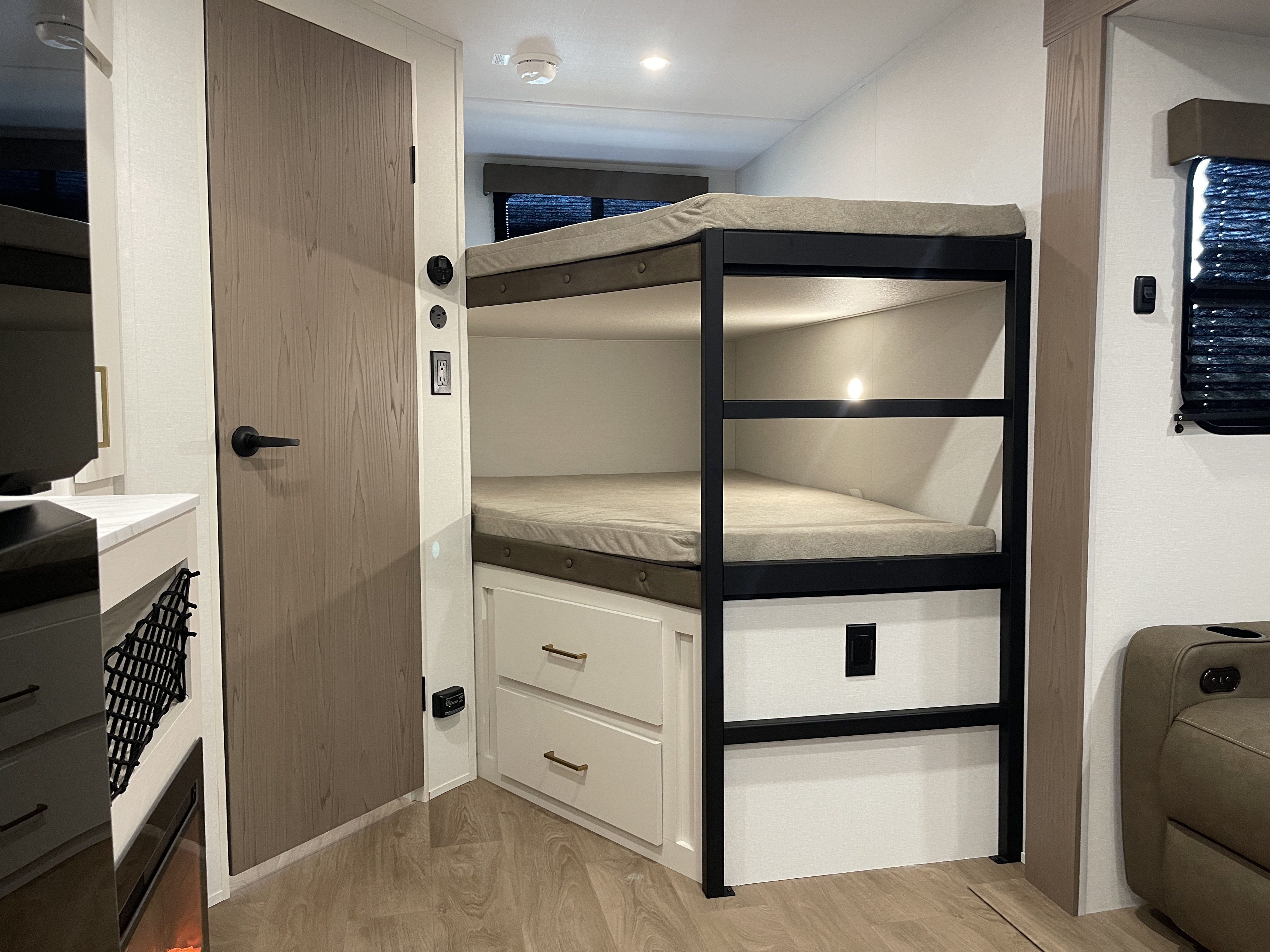 2027 Grand Design Transcend XPLOR 27DBX - Image 19