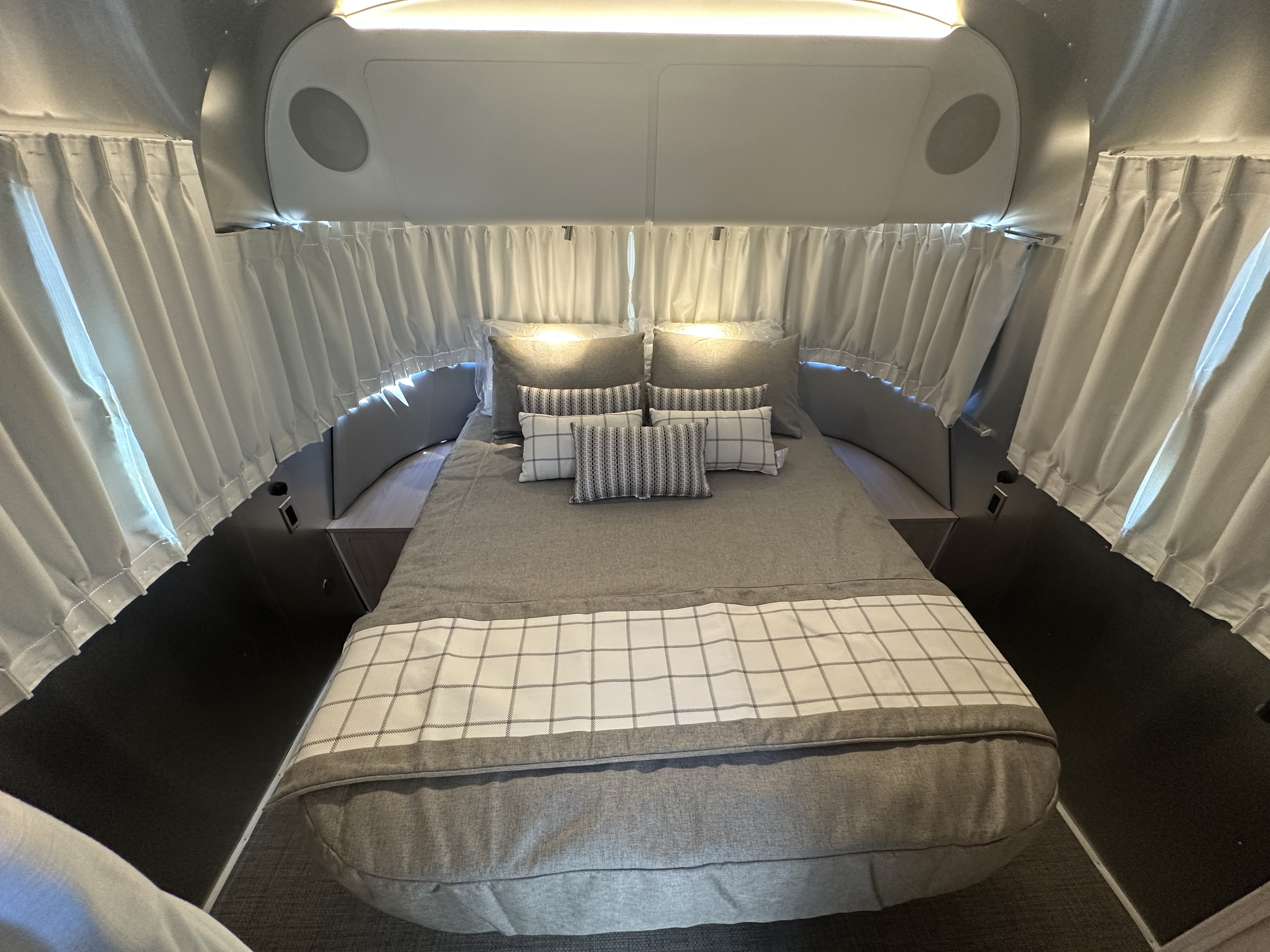 2026 Airstream Globetrotter 30RB - Image 17