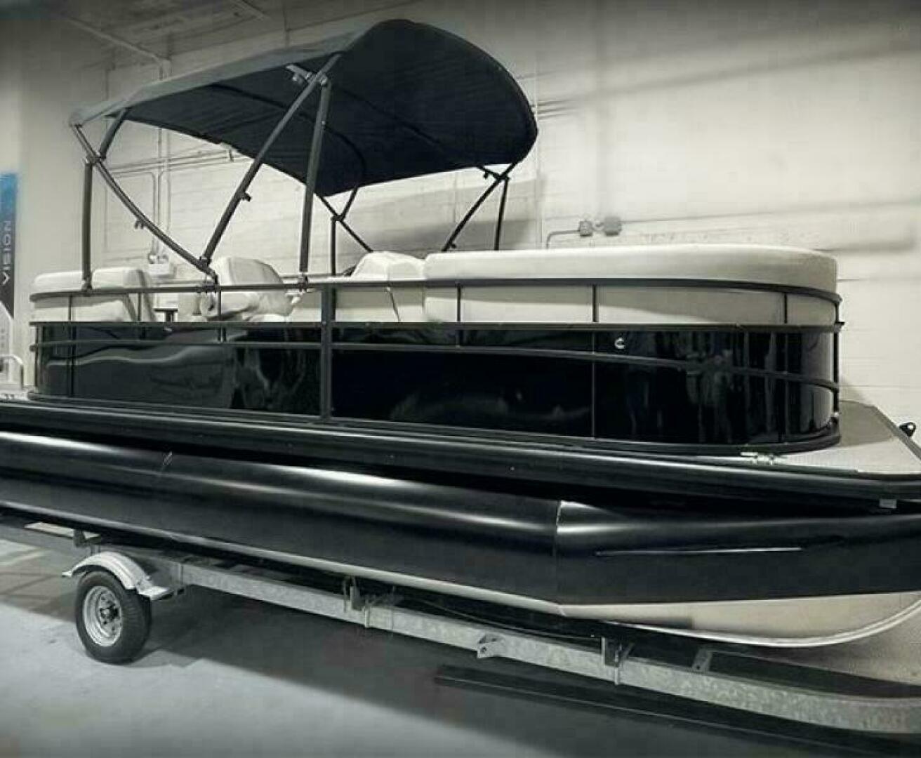 2024 Vision WX Tritoon - Image 24