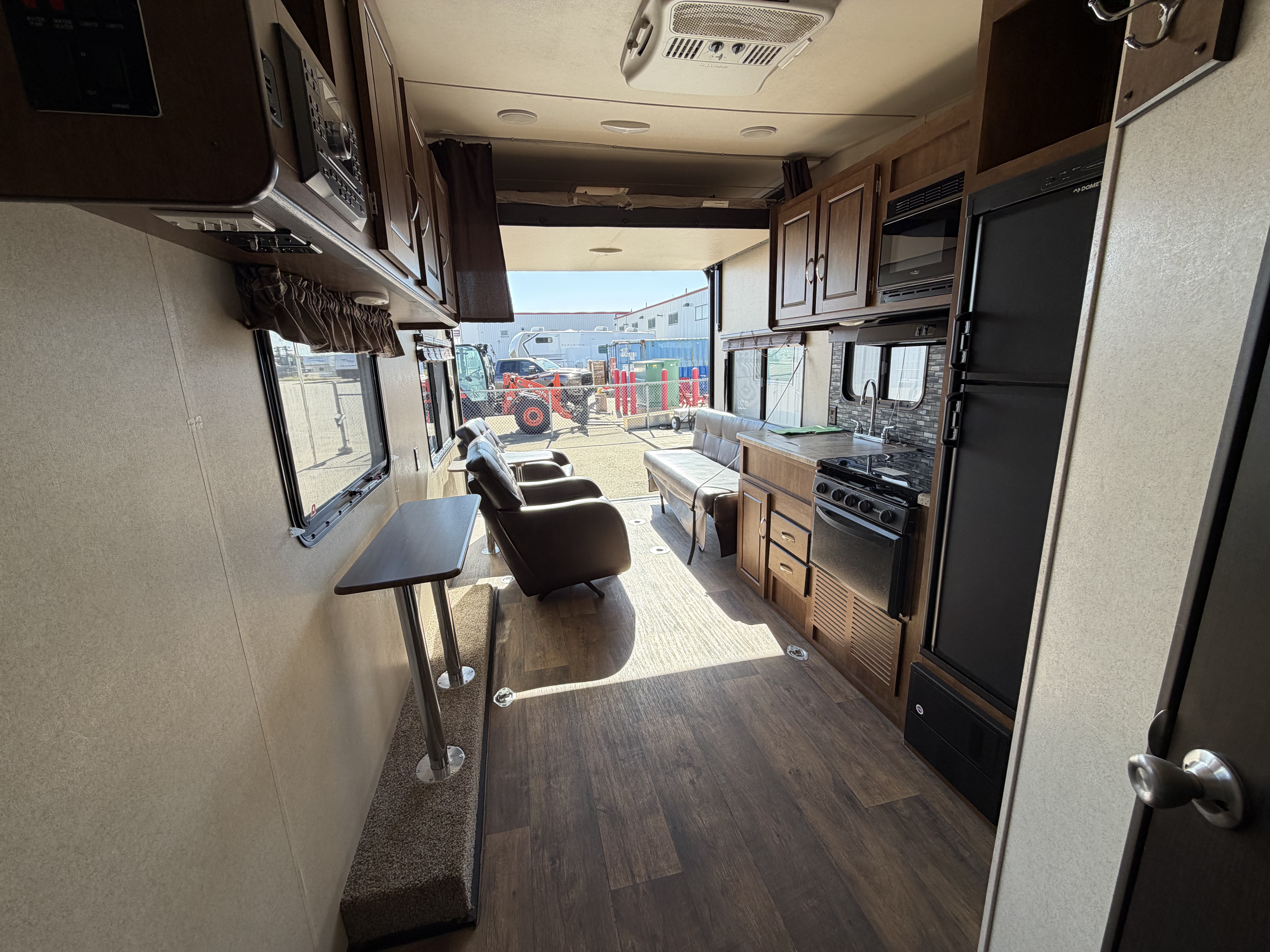 2017 Forest River Wildwood X-Lite West 211SSXL - Image 3