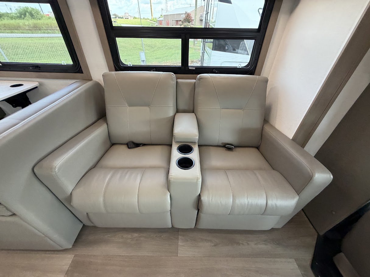 2027 JAYCO GREYHAWK 29MV - Image 12