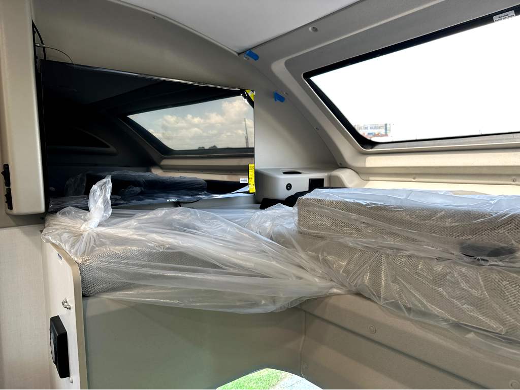 2027 JAYCO GREYHAWK XL 32U - Image 21