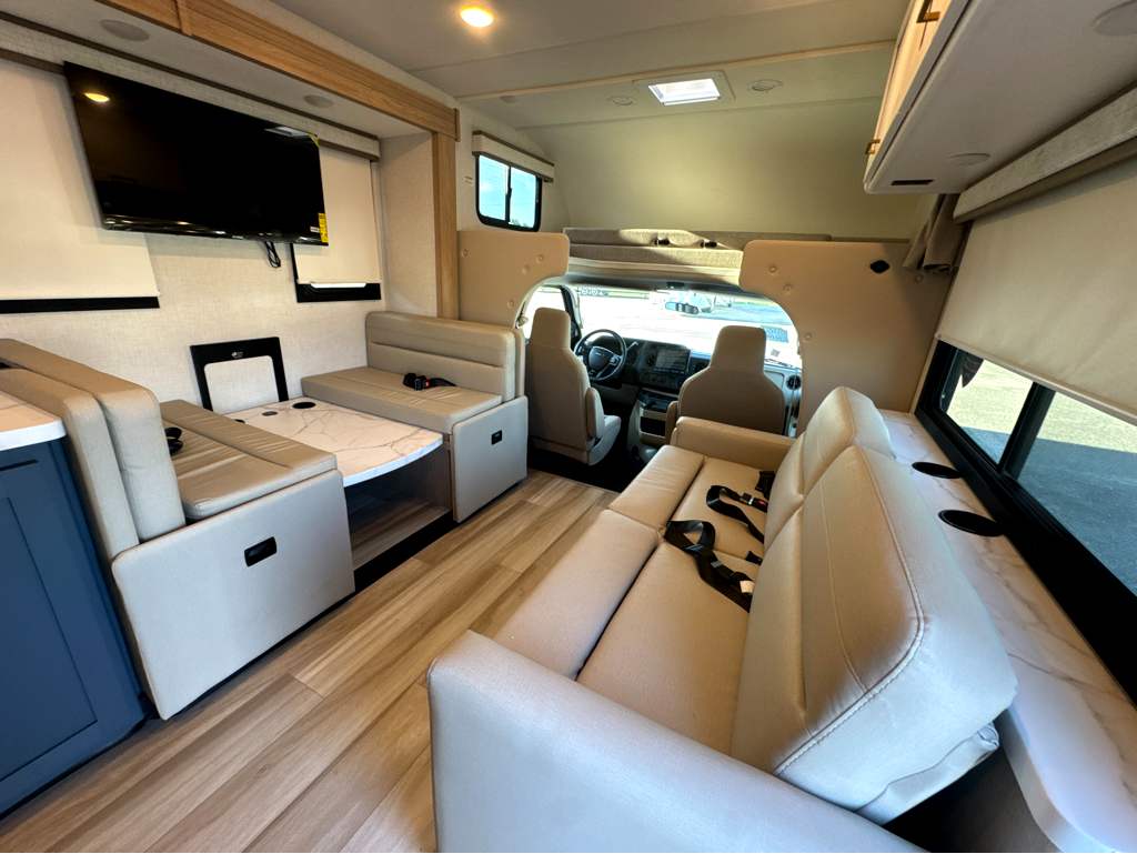 2027 THOR MOTOR COACH MAGNITUDE GA31 - Image 12