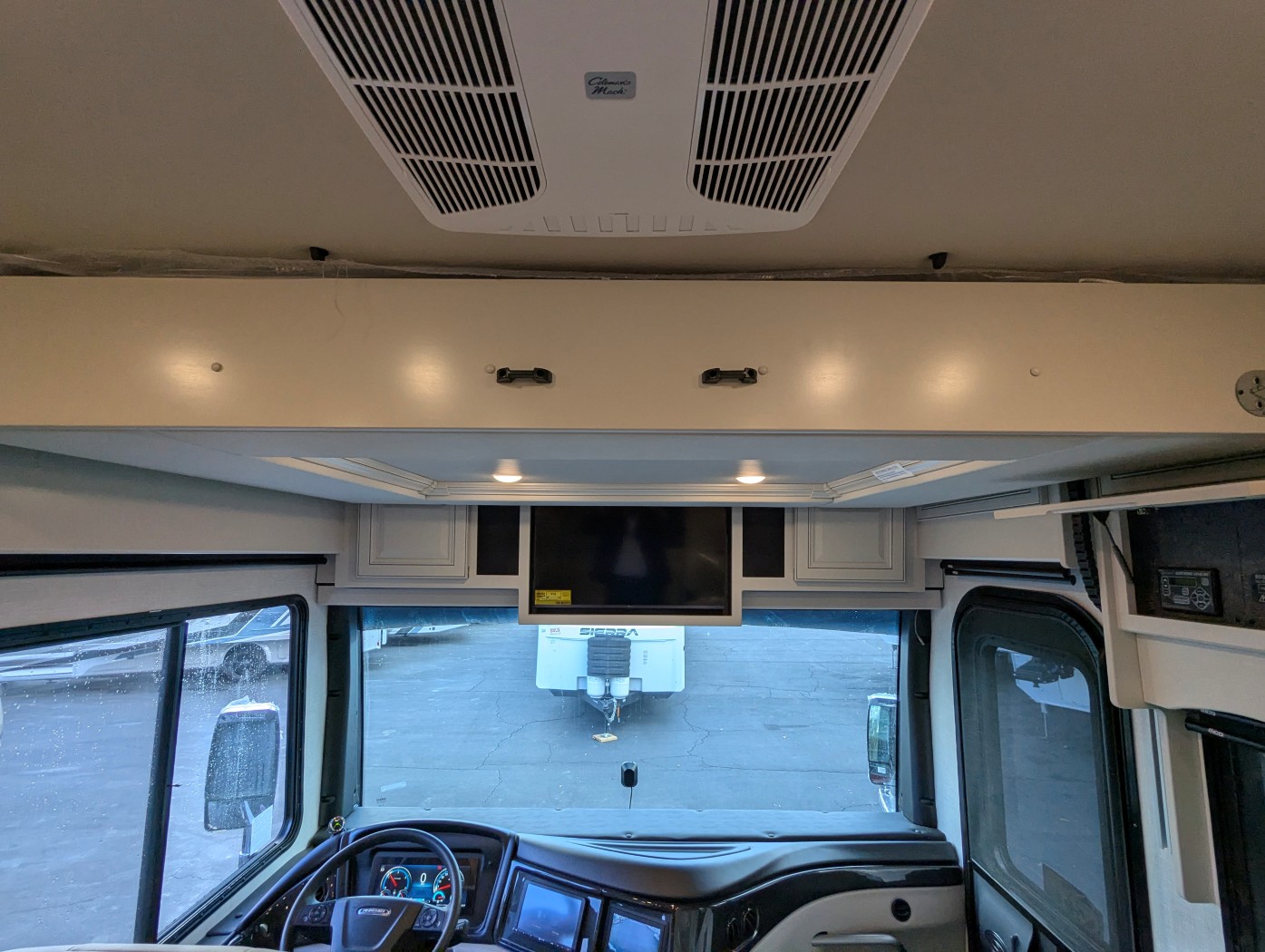 2026 Fleetwood Discovery 38N - Image 9