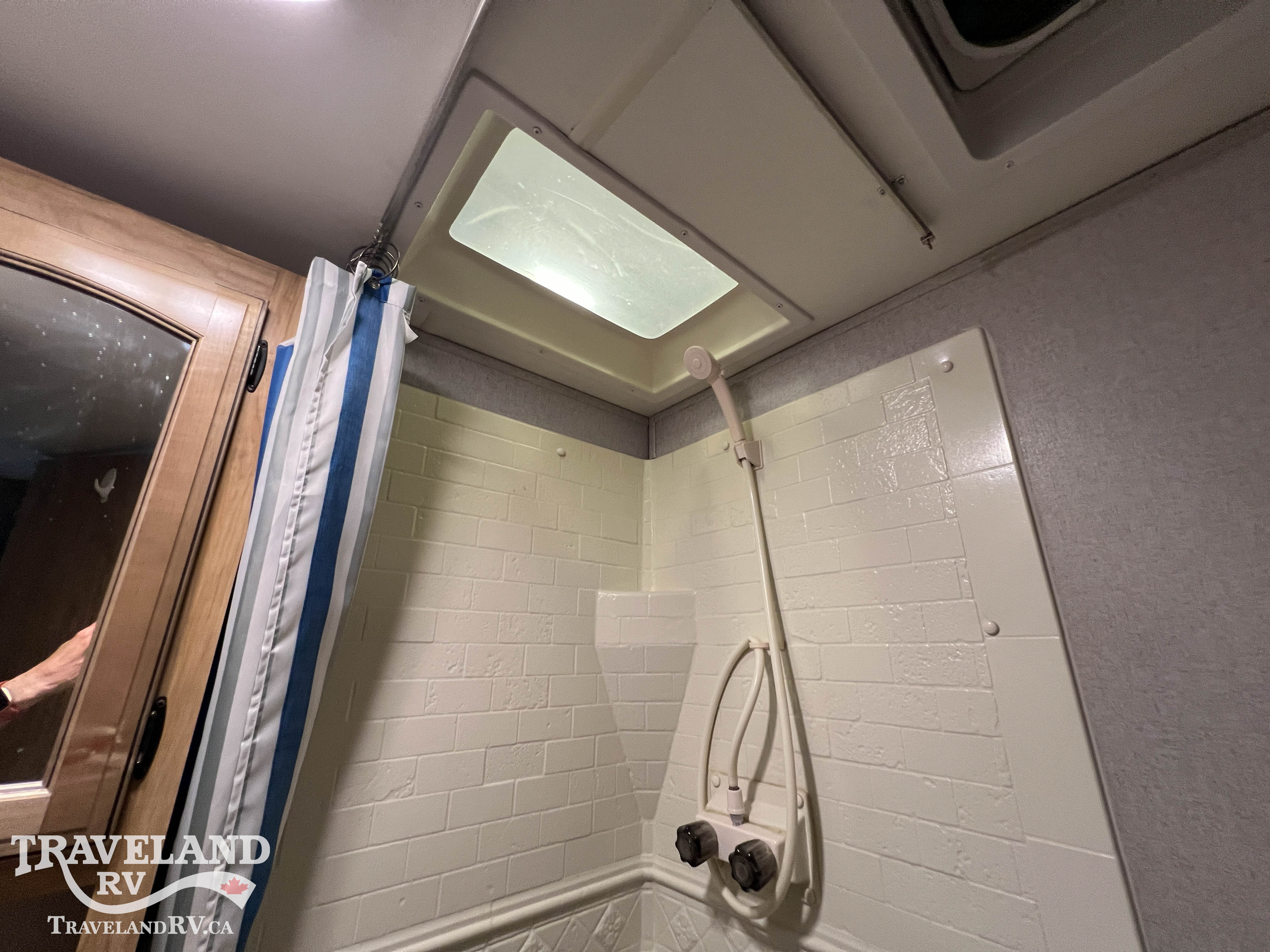 2019 Coachmen Freedom Express Ultra Lite 204RD - Image 24