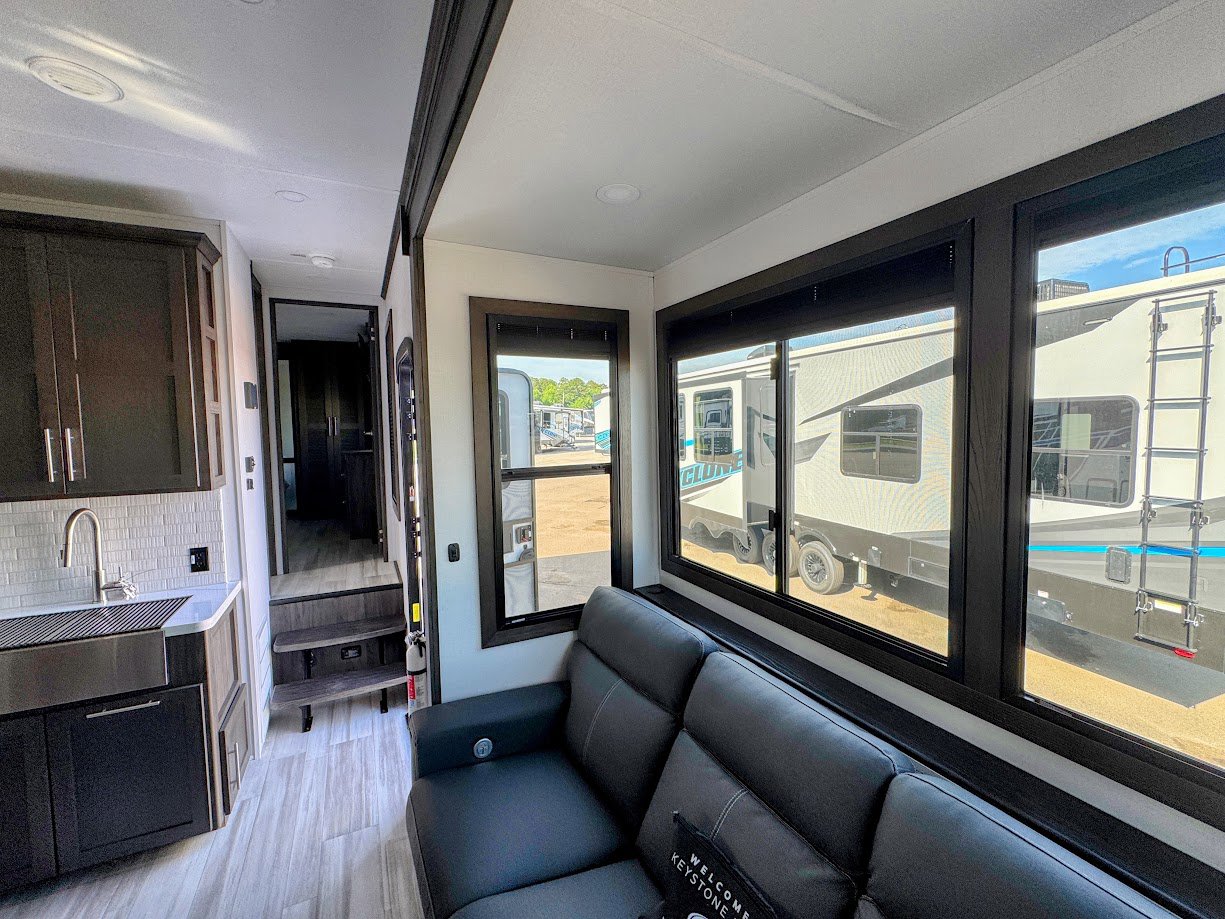 2025 Keystone FUZION 419 - Image 36