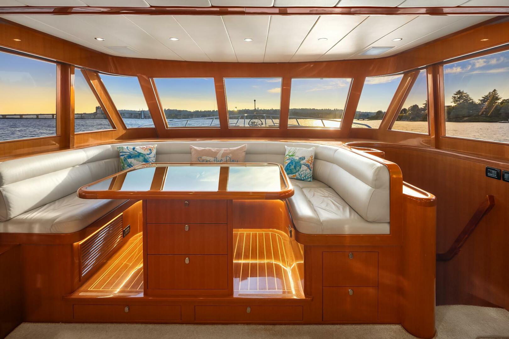 2014 Hampton 720 Skylounge LRC - Image 24