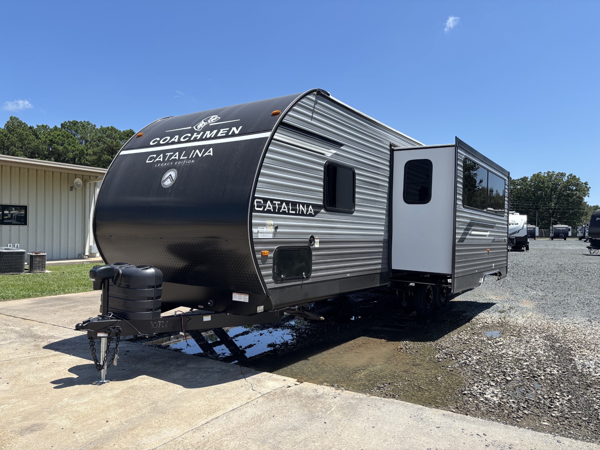 2027 Coachmen Catalina Legacy Edition 273DBHCK - Image 3
