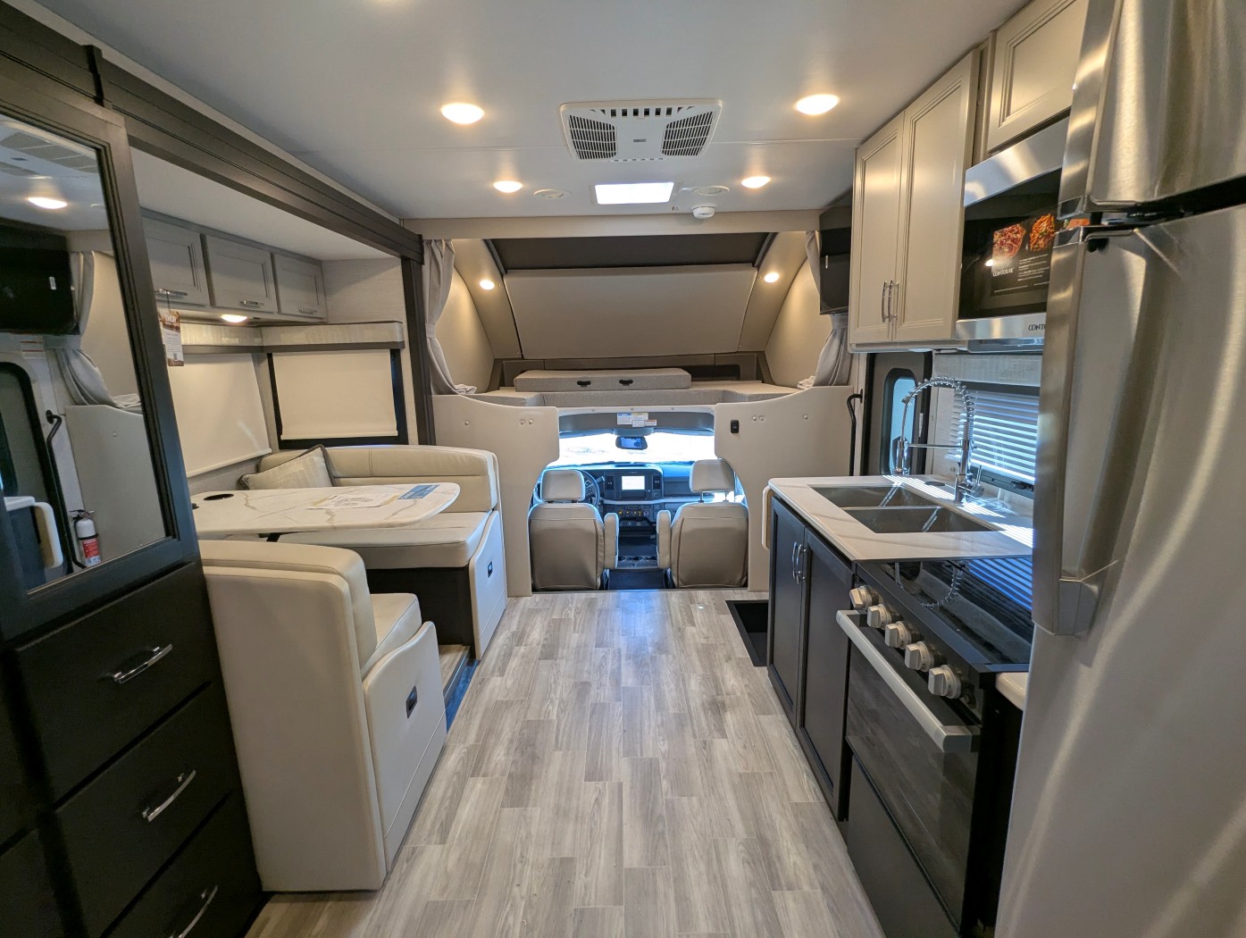 2026 Thor Motor Coach Omni Trail S29 - Image 30