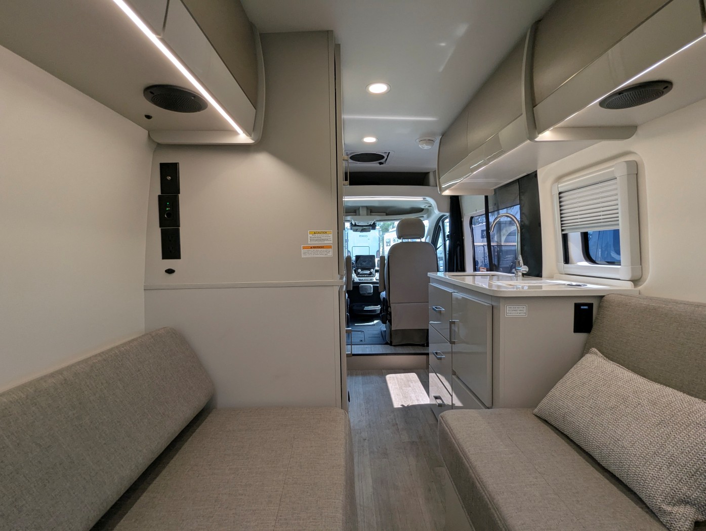 2027 Thor Motor Coach Tellaro 20U - Image 25