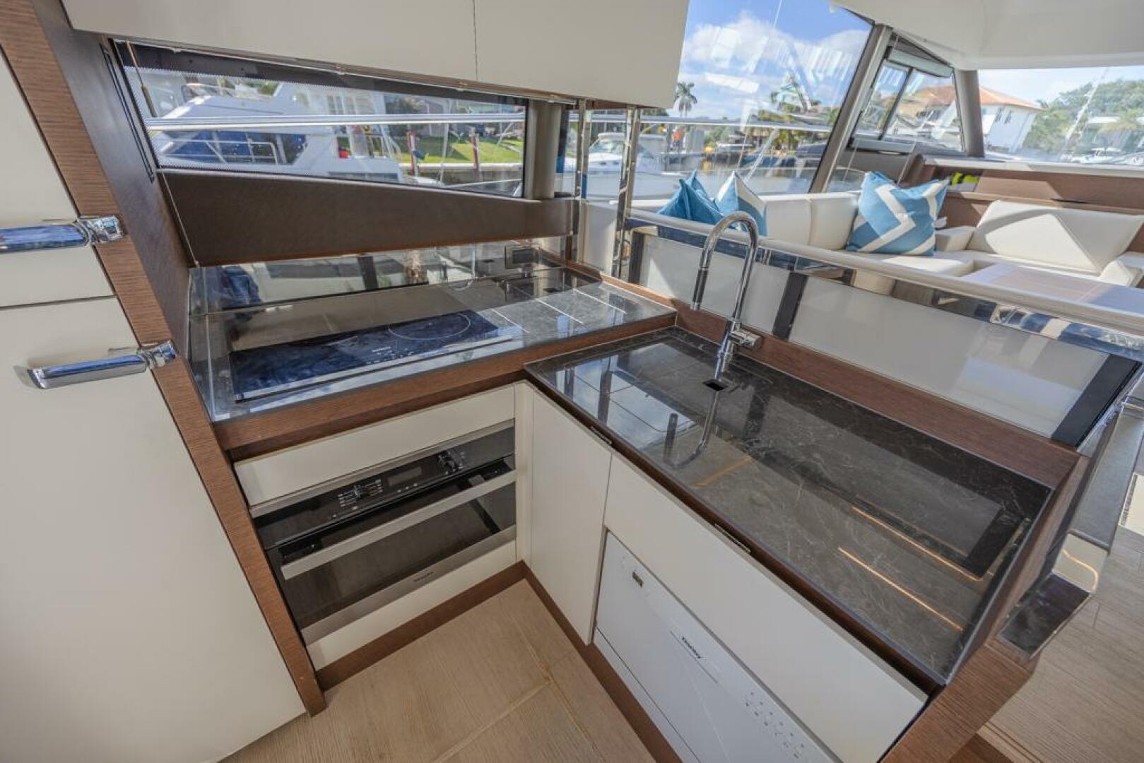 2021 Prestige 520 Flybridge - Image 39