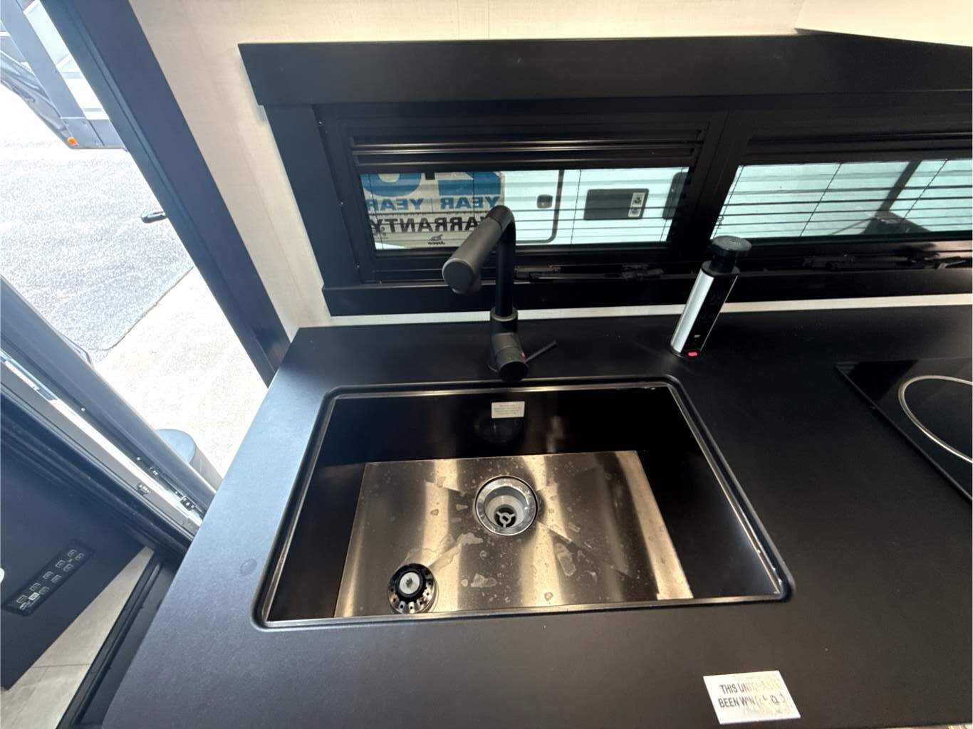 2027 JAYCO MELBOURNE PRESTIGE 25LP - Image 22