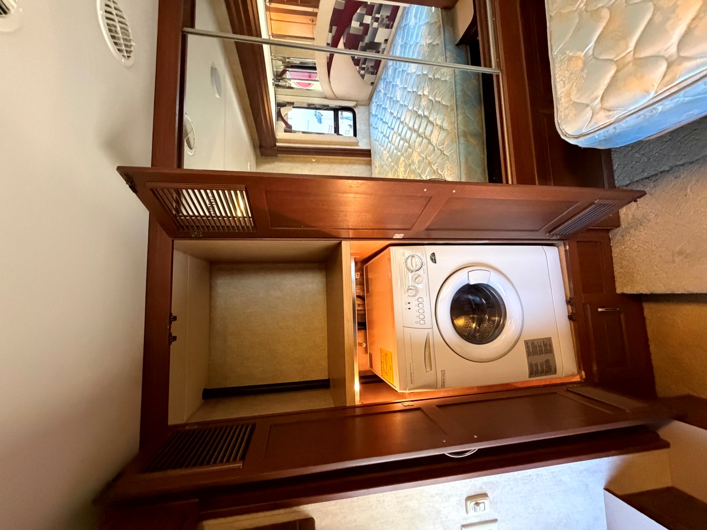2007 Newmar Ventana 3933 - Image 14