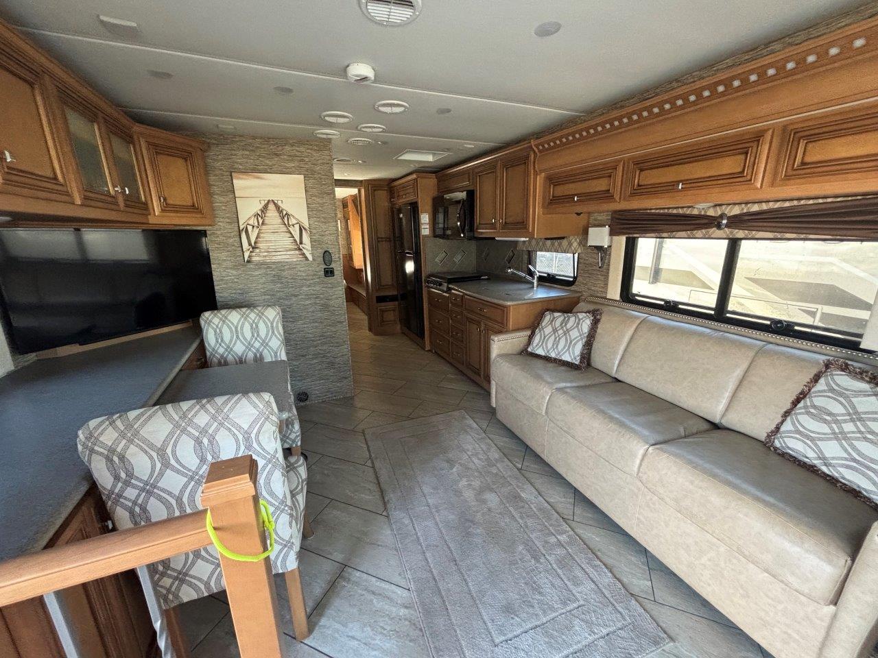 2017 Newmar Bay Star 3113 - Image 4