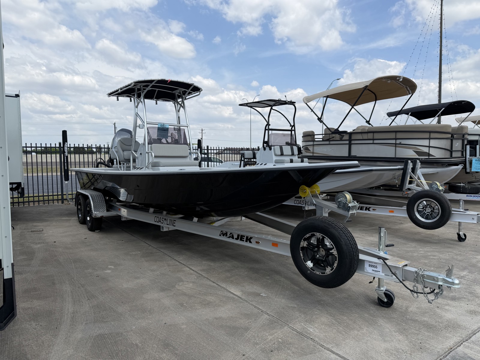 2026 Majek 25 Xtreme - Image 2