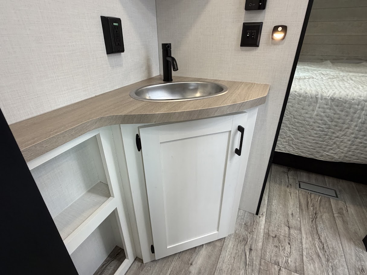 2026 VENTURE RV SIENNA 231VRK - Image 36