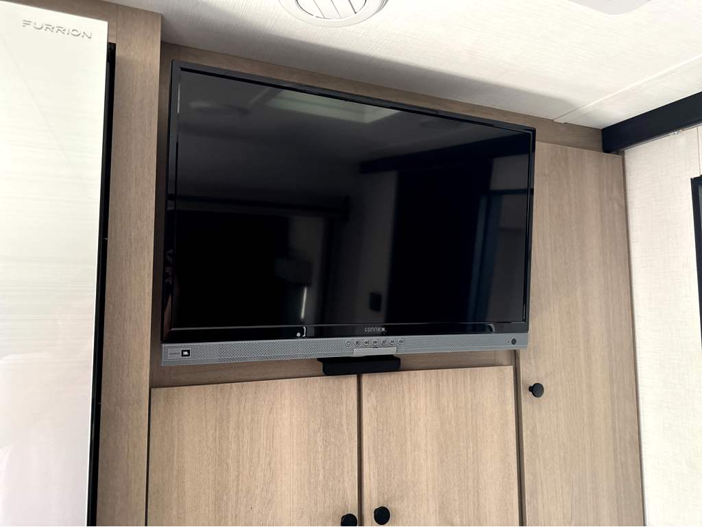 2025 FOREST RIVER SUNSEEKER 2400T - Image 26