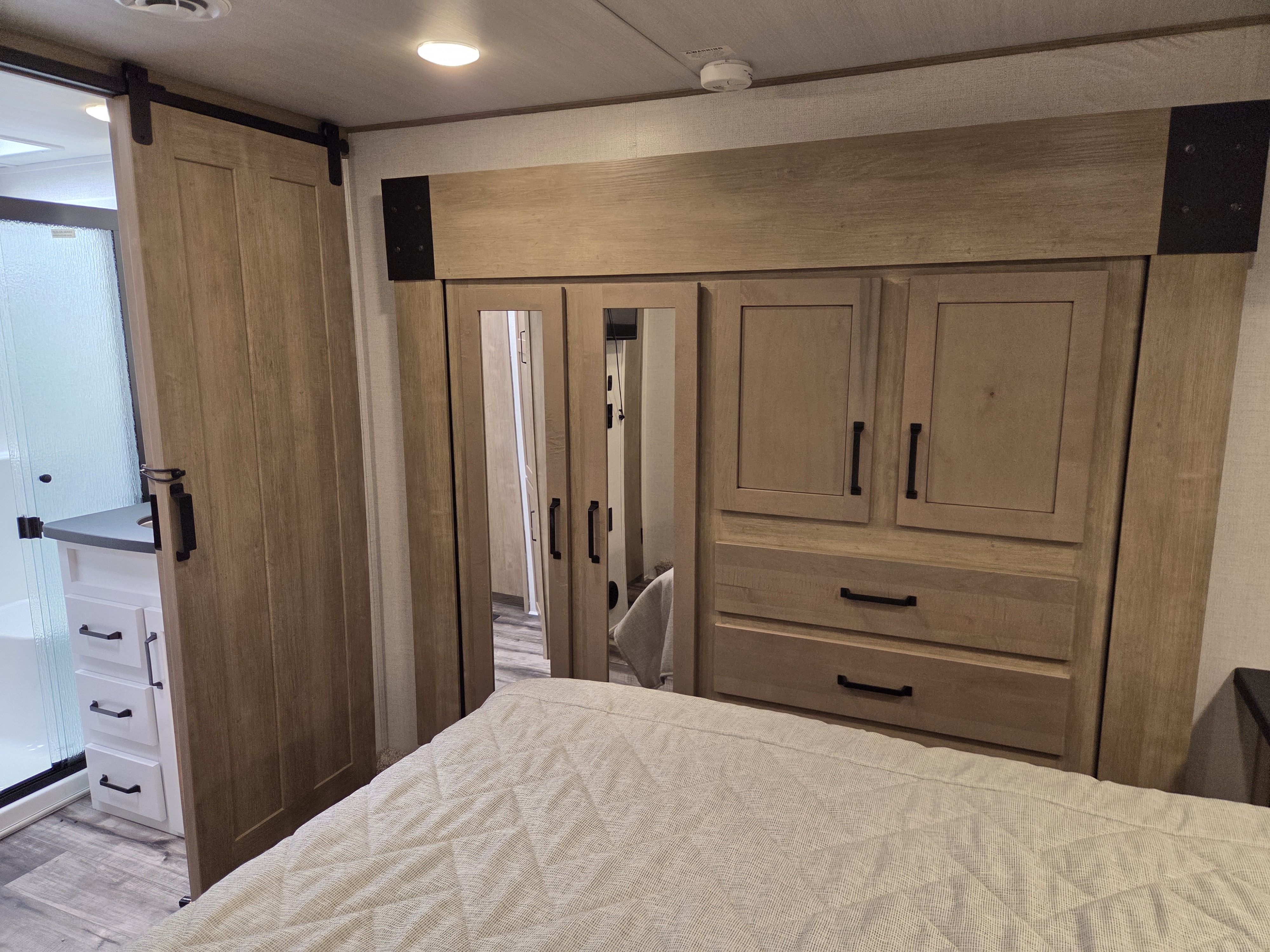 2022 Keystone Raptor 423 - Image 28