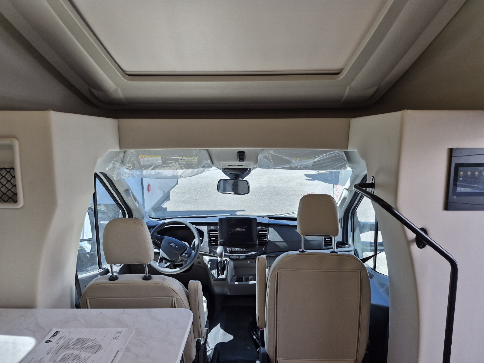 2027 Thor Motor Coach Gemini Trip 22MT - Image 6