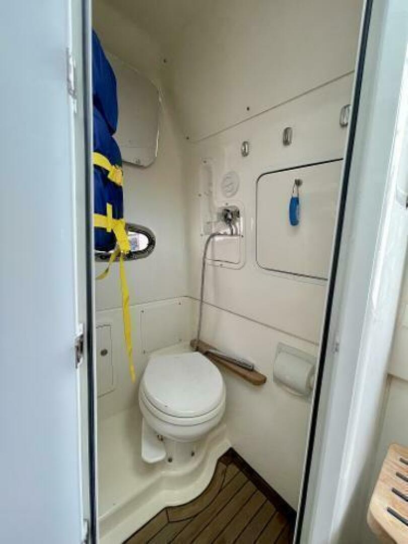 2018 Boston Whaler 380 Outrage - Image 39