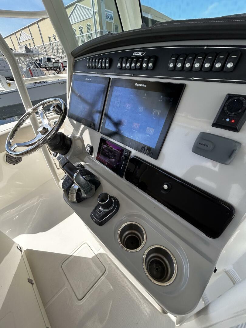 2017 Boston Whaler 330 Outrage - Image 10